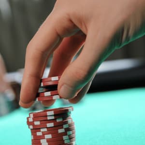 Texas Holdem vs. Omaha Poker: Apa Perbedaannya?